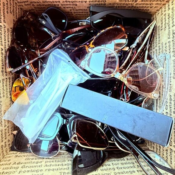 SUNGLASSES Lot Fifty (50) Pairs Name Brand Sunglasses Suncloud Foster Grant Sojo